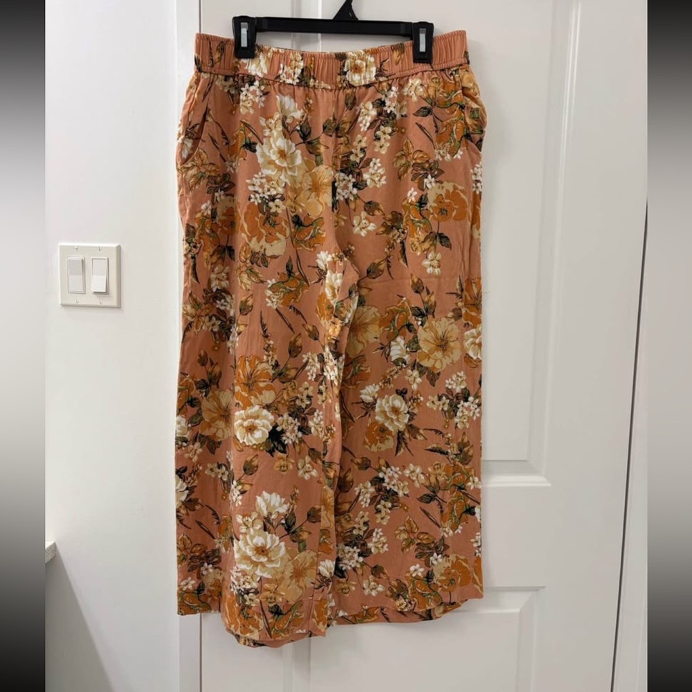 Jules & Leopold Floral Print Pants in Tan and Cream